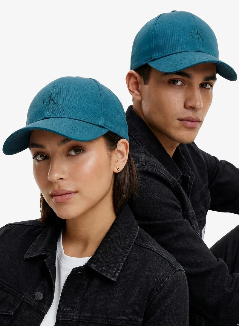 كالفن كلاين قبعة ذروة منحنية بشعار