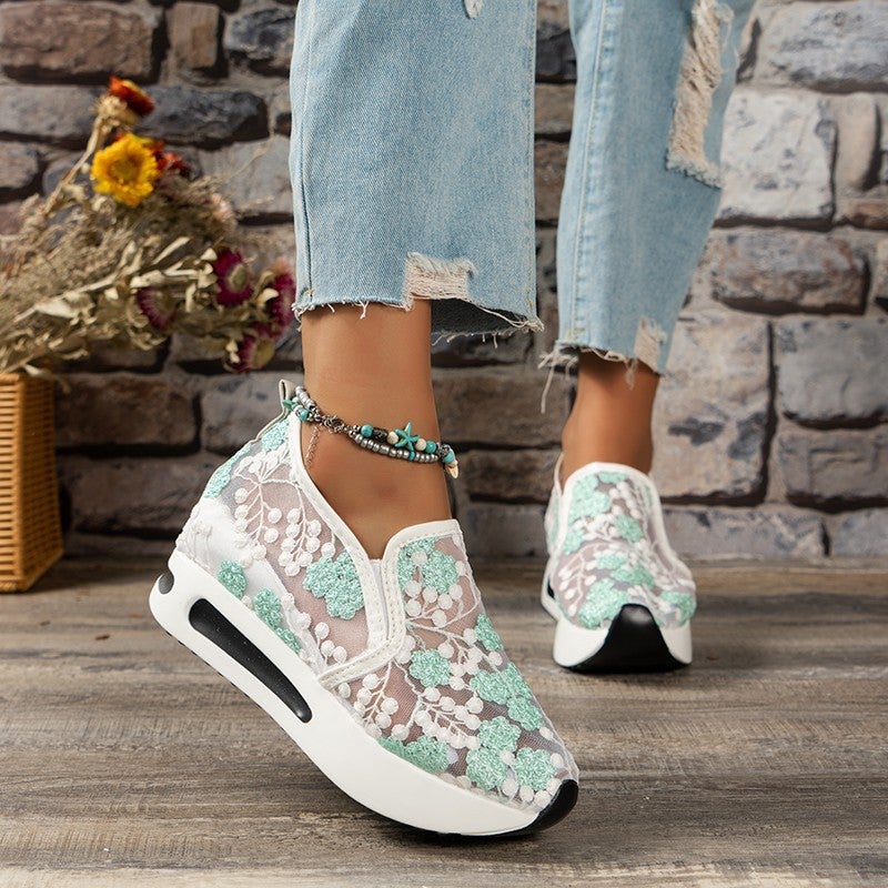 Plus Size Mesh Sports Shoes Women'S Embroidered Breathable Lightweight Slip-On Casual Sandals For Women - Image 2