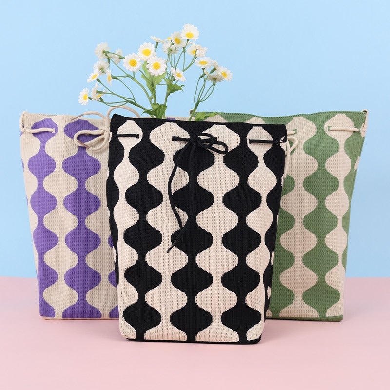 High-Value Crossbody Ins-Style Japanese And Korean Outing Heart Pattern Fresh Sweet Drawstring Design Knit Commuter Student - Image 5