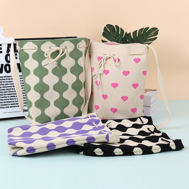 High-Value Crossbody Ins-Style Japanese And Korean Outing Heart Pattern Fresh Sweet Drawstring Design Knit Commuter Student - Image 3