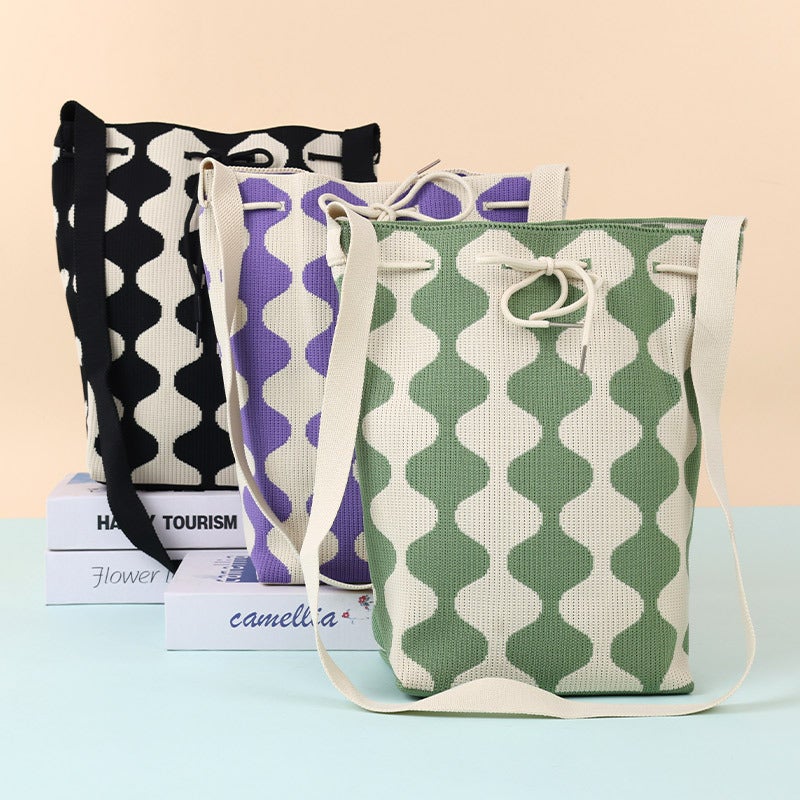 High-Value Crossbody Ins-Style Japanese And Korean Outing Heart Pattern Fresh Sweet Drawstring Design Knit Commuter Student - Image 4