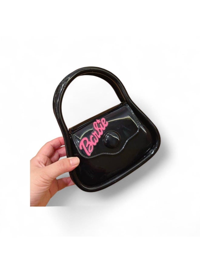 شنطة سيليكون ميني، خامة سيليكون ممتازة ومتينة ومرنة وسهلة التنظيف لتدوم معكِ طويلًا. ألوان متنوعة متوفرة بتشكيلة تخطف العين وتناسب كل الأذواق.