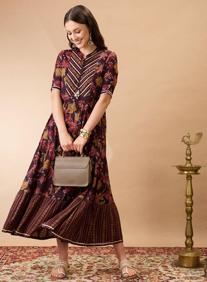 جلو باص فستان طويل بحافة واسعة بطبعة زهور