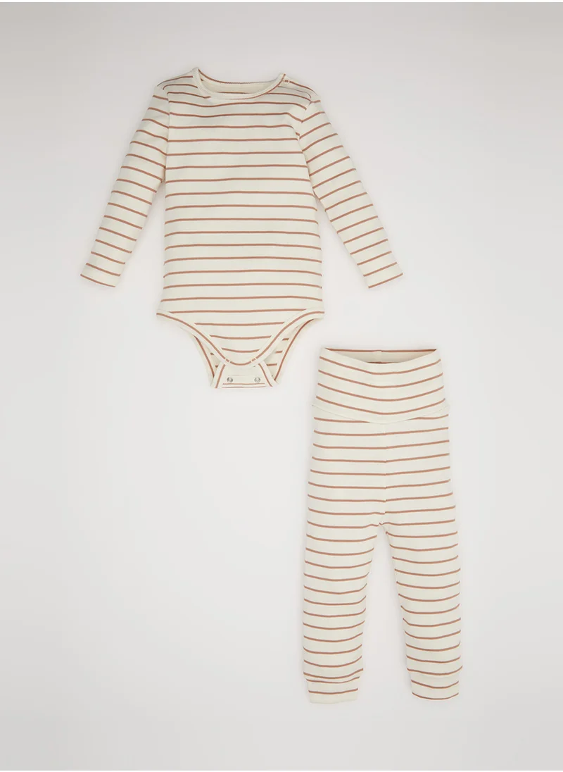 ديفاكتو Striped Ribbed Snap-Up Bodysuit And Elastic Waist Bottom 2-Piece Set