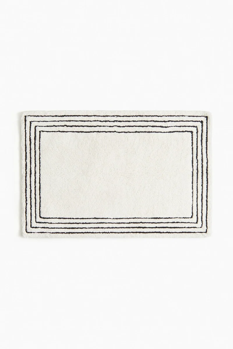 اتش اند ام سجادة للحمام بتصميم معنقد