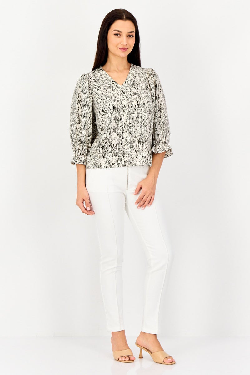 VERO MODA بلوزة نسائية من فيرو مودة بتصميم رقبة على شكل V وطباعة حيوانات بأكمام 3/4، متعددة الألوان - Image 4