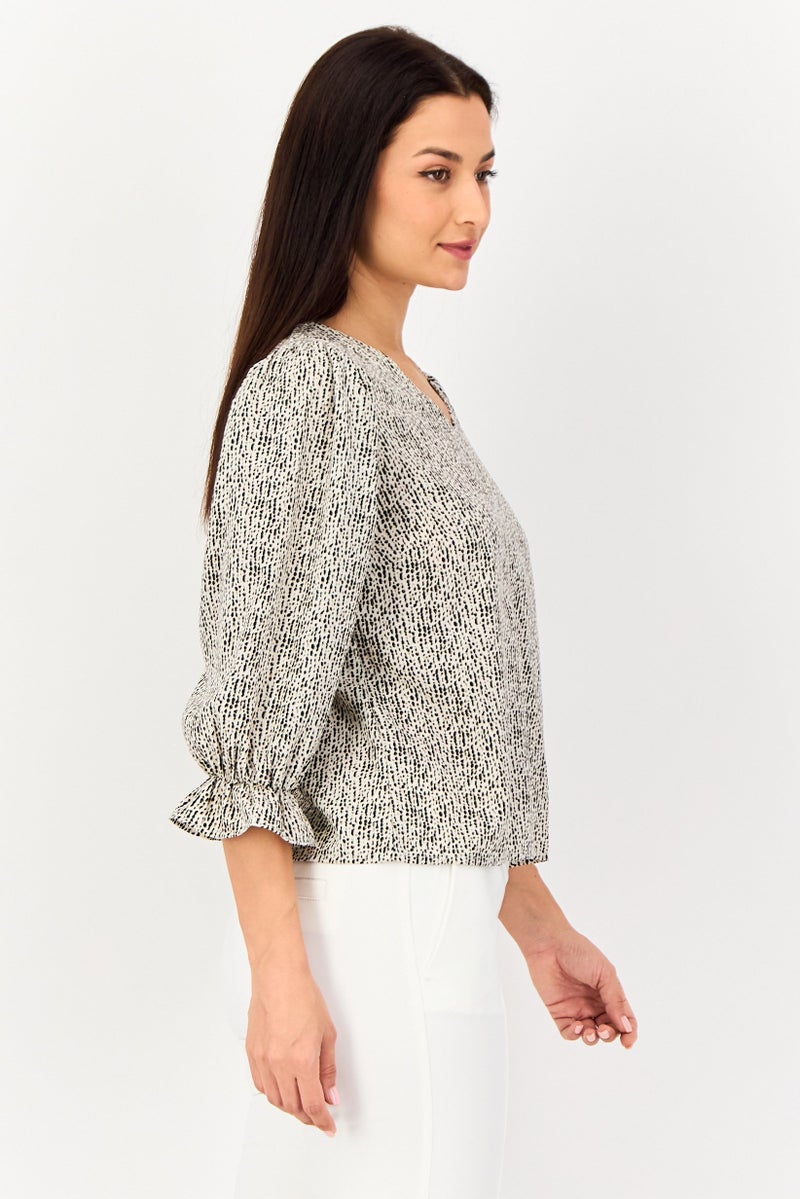 VERO MODA بلوزة نسائية من فيرو مودة بتصميم رقبة على شكل V وطباعة حيوانات بأكمام 3/4، متعددة الألوان - Image 3