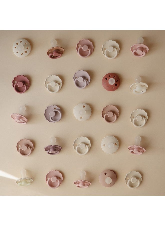 فريج لهاية فريج ديزي المصنوعة من السيليكون الناعم والحريري | صُنعت في الدنمارك | خالية من مادة BPA (وردي فاتح/أرجواني فاتح، من ٦ إلى ١٨ شهرًا) - Image 3