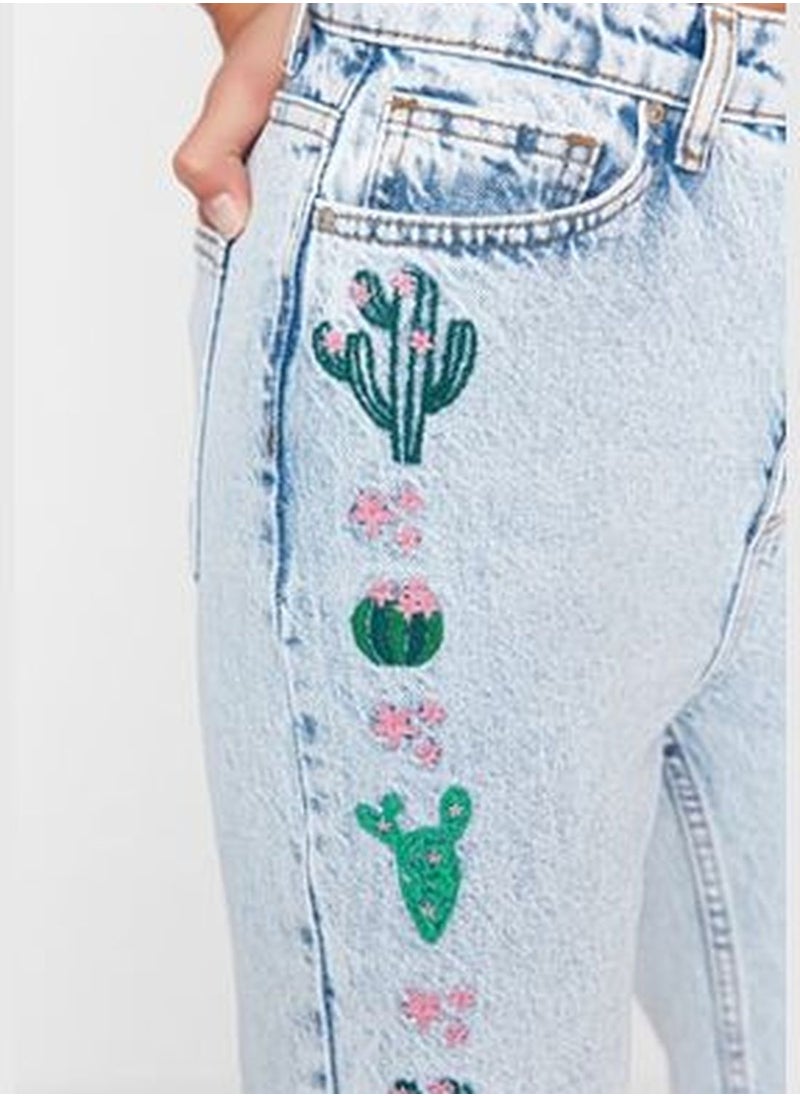 trendyol Blue Embroidery Detailed High Waist Mom Jeans  - Image 5