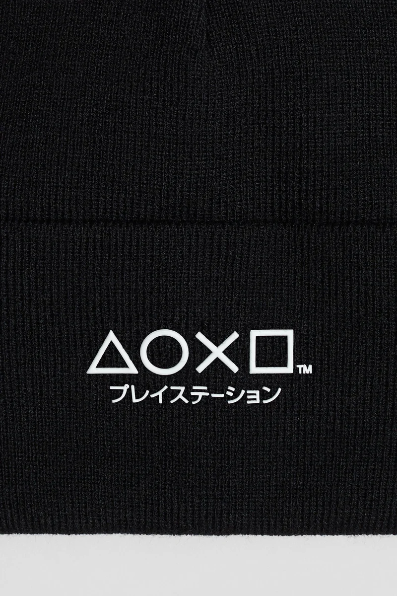 اتش اند ام قبعة بيني مُطرزة