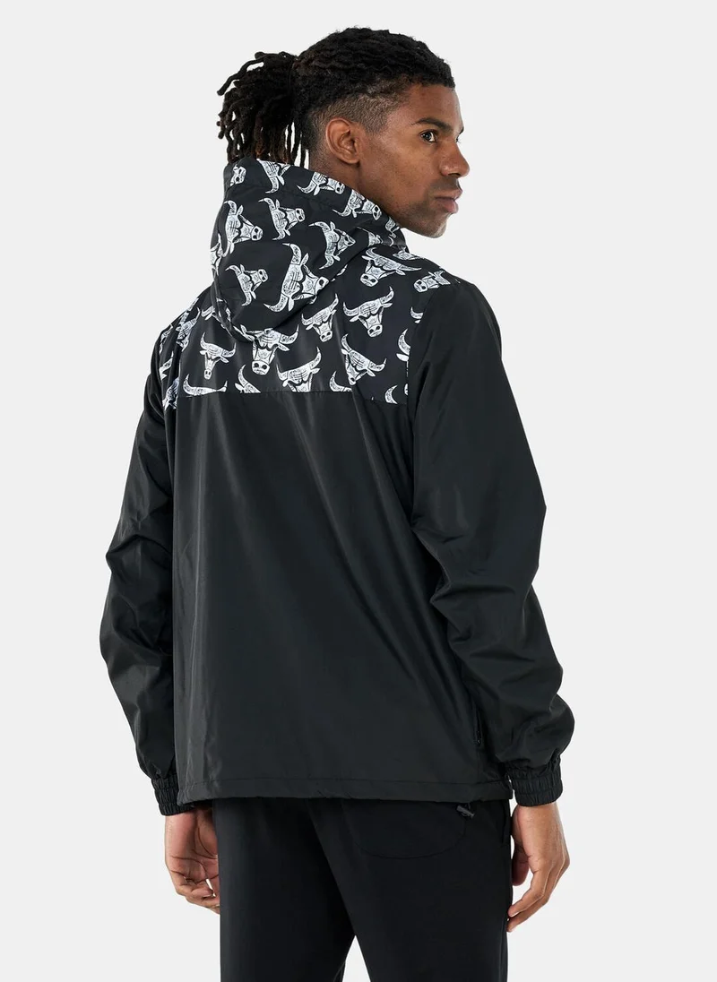 NEW ERA Men's Chicago Bulls Distressed Logo Windbreaker Jacket