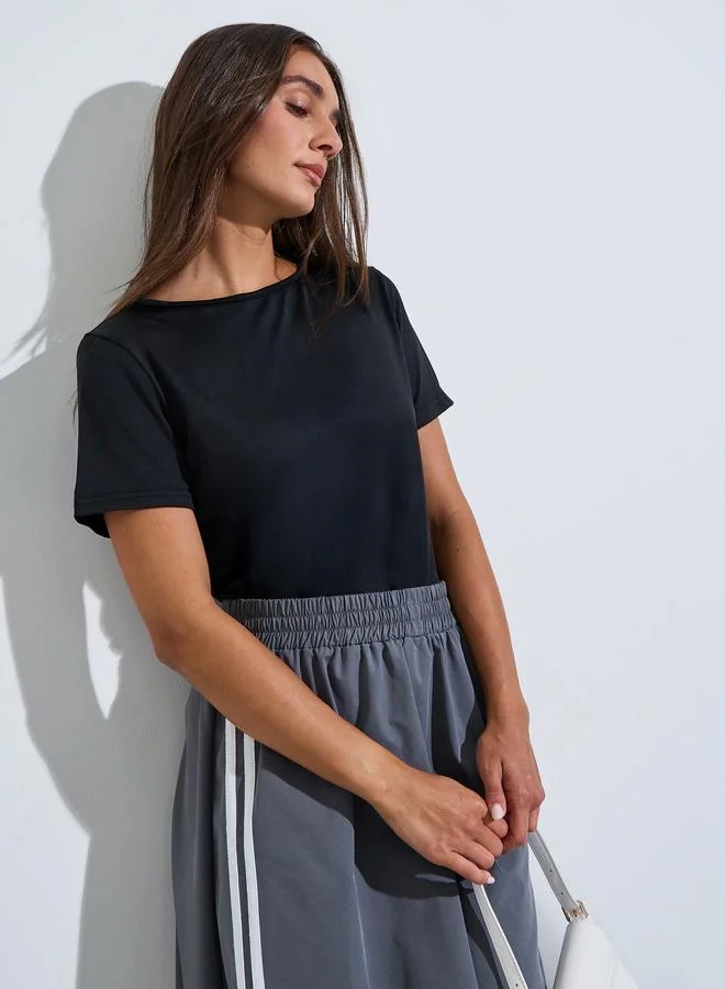 ستايلي Black Solid Short Sleeves Fitted T-Shirt