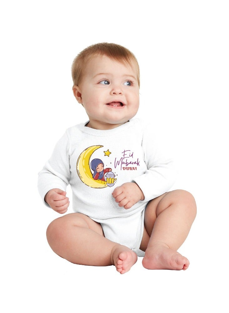برينت شوب فور مي ملابس مطبوع عليها My First Eid Dubai - رومبير للأطفال حديثي الولادة - رومبير قطني بأكمام طويلة للفتيات الصغيرات - احتفل بالعيد الأول للطفل بأناقة - هدية للآباء الجدد - Image 1