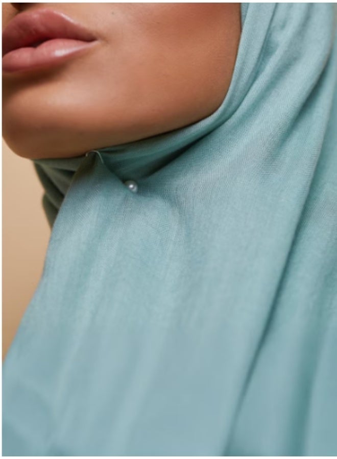 JAYATO Headscarf Pin Set, available in black and white colors. Pearl head safety pins are suitable for scarves and shawls. Non-breakable magnetic style headscarf clips, specially designed for women. - Image 3