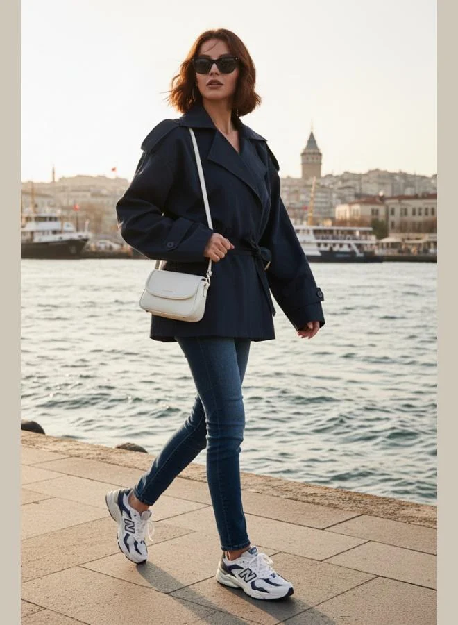 ليلا معطف ترنش نسائي من ليلا بقصة واسعة وياقة مزدوجة الصدر وحزام وأزرار