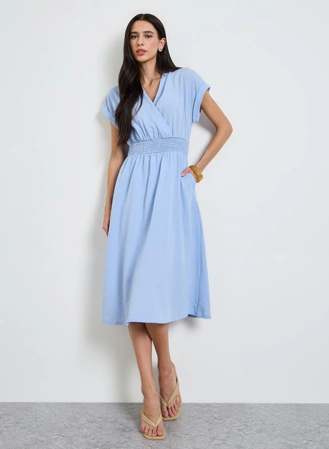 ستايلي Blue Solid Cap Sleeves Midi Dress With Ruched Details