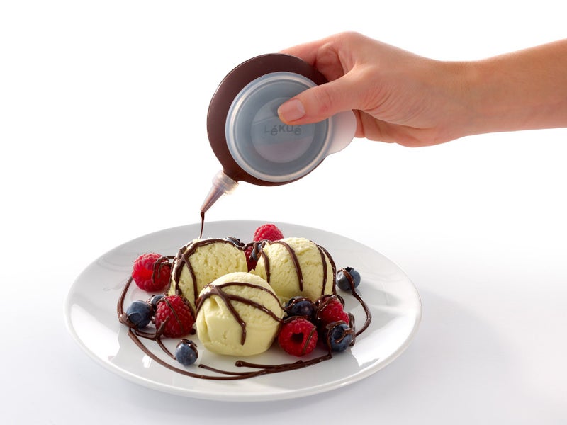 Lekue LÃ©kuÃ© Decomax Pen Set | Reusable Squeezy Bottle with 4 Nozzles | Brown | Cake & Cookie Decorating Tool with Multiple Attachments for Personalisation & Filling | Dishwasher Safe | Microwave Safe - Image 4