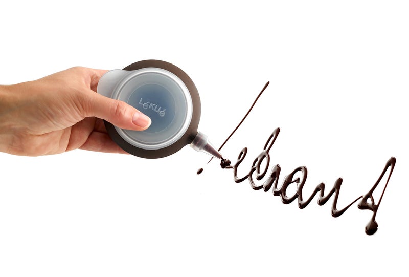 Lekue LÃ©kuÃ© Decomax Pen Set | Reusable Squeezy Bottle with 4 Nozzles | Brown | Cake & Cookie Decorating Tool with Multiple Attachments for Personalisation & Filling | Dishwasher Safe | Microwave Safe - Image 3