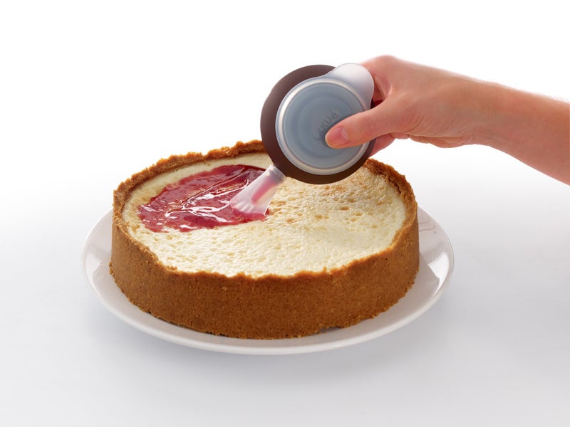 Lekue LÃ©kuÃ© Decomax Pen Set | Reusable Squeezy Bottle with 4 Nozzles | Brown | Cake & Cookie Decorating Tool with Multiple Attachments for Personalisation & Filling | Dishwasher Safe | Microwave Safe - Image 5