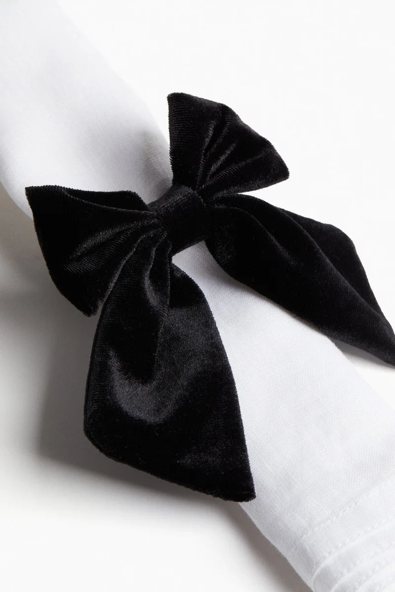 H&M 4-pack velvet napkin rings