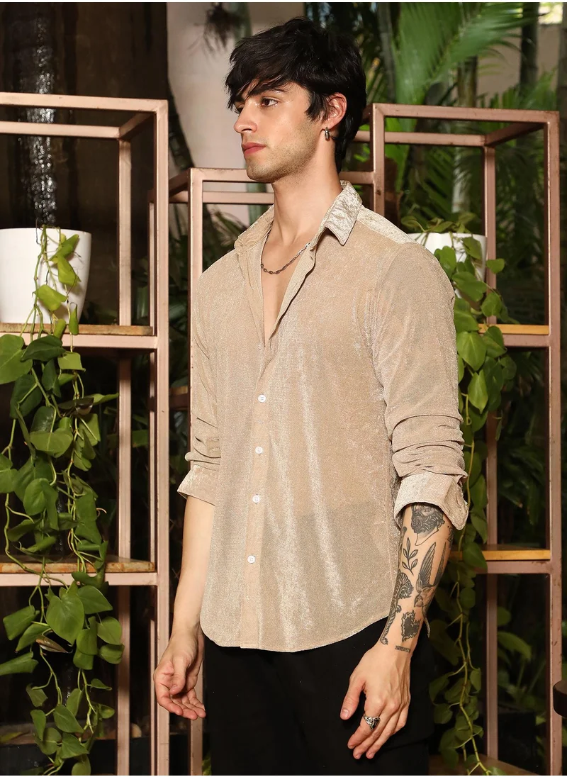 كامبوس سوترا Campus Sutra Men's Sand Beige Solid Velvet Shirt For Casual Wear | Spread Collar | Long Sleeve | Button Closure | Shirt Crafted With Comfort Fit For Everyday Wear