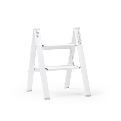 Corvids كرفيدز 2 خطوات سلم قابل للطي مع دواسة عريضة مضادة للانزلاق، سلم خفيف الوزن من الألمنيوم للاستخدام المنزلي والمكتبي (أبيض) - Image 1