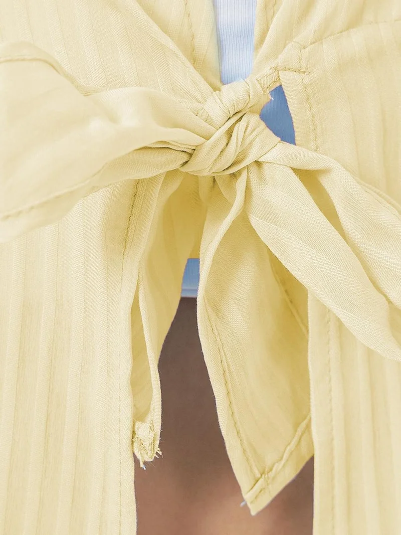 بيغ دارت بلوزة بياقة على شكل حرف  مع ربطة عنق