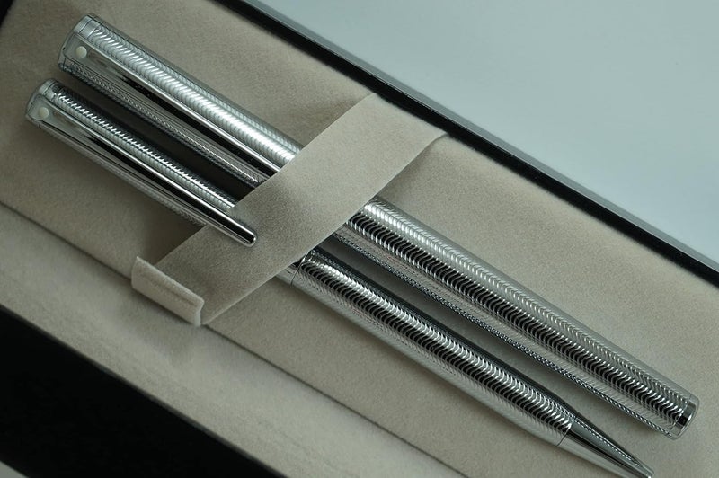SHEAFFER مجموعة شيفر المحدودة إنتنسيتى 9241 قلم رولر بال وقلم حبر جاف بقضيب محفور بتصميم ماسي - Image 4