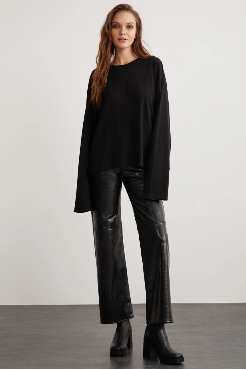 جريميلانج Basil Women's Cotton Crew Neck Oversize Fit Long Sleeve Black T-Shirt
