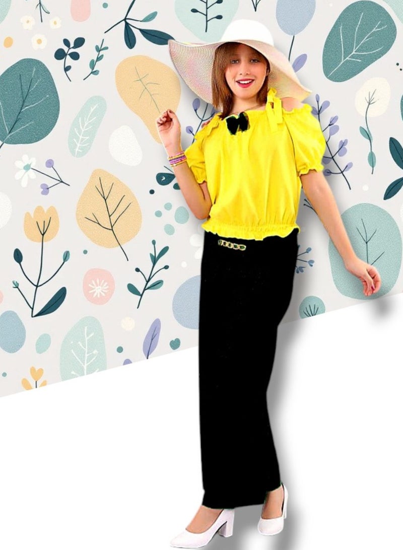 A cheerful summer outfit for your little girl. A stylish and high-quality summer outfit.