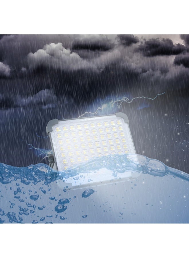 صن باور كشاف تخييم شمسي LED محمول 15 وات - باور بانك لشحن الهواتف - إضاءة قوية أبيض ودافئ - وضع طوارئ أحمر وأزرق - خطاف تعليق وحامل قابل للدوران - مناسب للتخييم والرحلات وانقطاع الكهرباء وإصلاح السيارات - Image 2