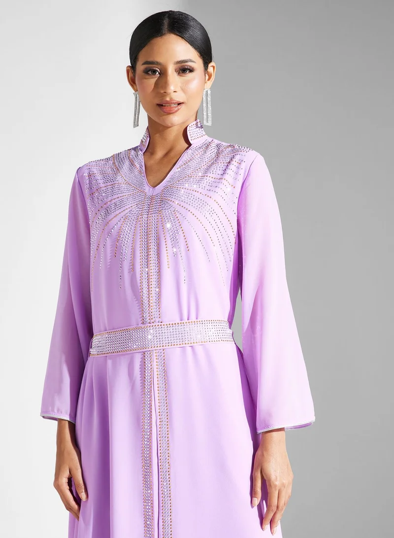 خزانة عباية مطرزة