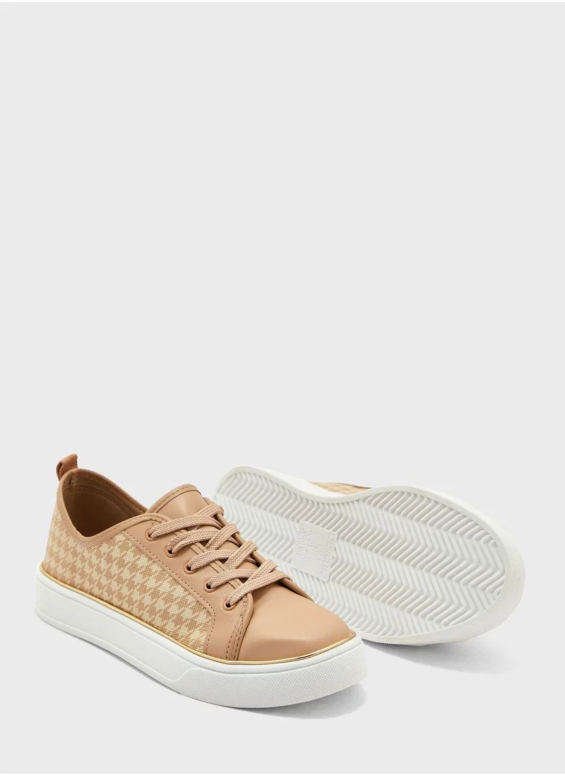 Beira Rio Adaline Lace Up Low Top Sneakers