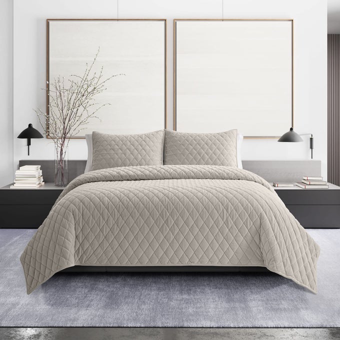QUEEN QUILT SET SUPER SOFT BEDDING SET WITH MATCHING SHAMS MODERN ROOM ESSENTIALS DIAMOND VELVET NATURAL IVORY QUEEN
