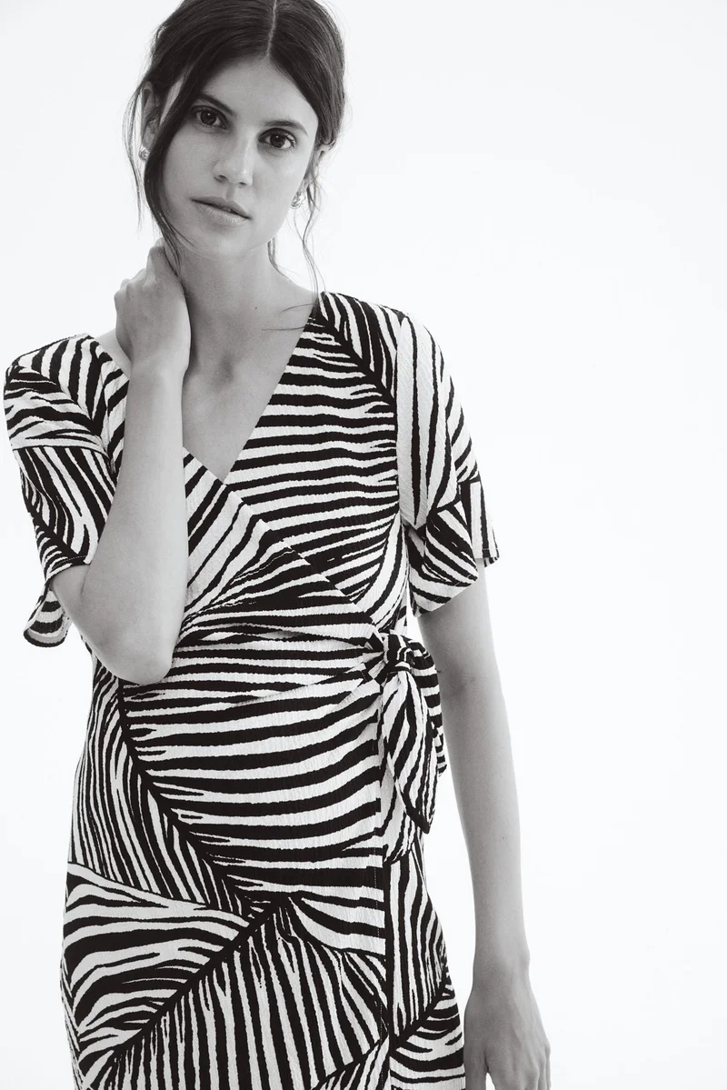 H&M MAMA Crinkled wrap dress