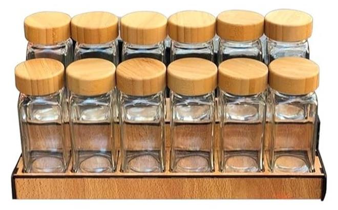 سبيس شوب طقم توابل، ١٢ قطعة، زجاج شفاف نقي بغطاء خشبي . سعة البرطمان ١٢٠ مل، وارتفاعه ١١ سم، مع ٣٦ ملصقًا لأسماء التوابل. (متعدد الألوان) - Image 1