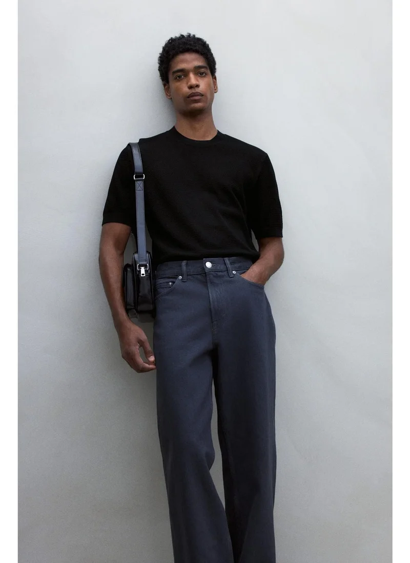 اتش اند ام تيشيرت بقصة عادية محبوك بفتحات