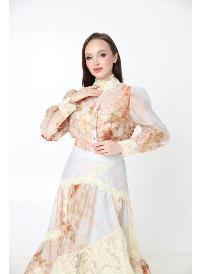 2Trendy Women's Floral Print Midi Skirt with Lace Details