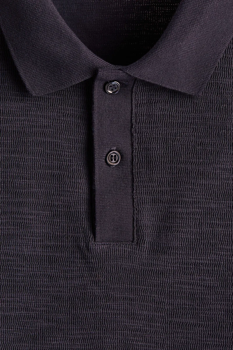 اتش اند ام تي-شيرت بولو من الجاكار بقصّة سلِم