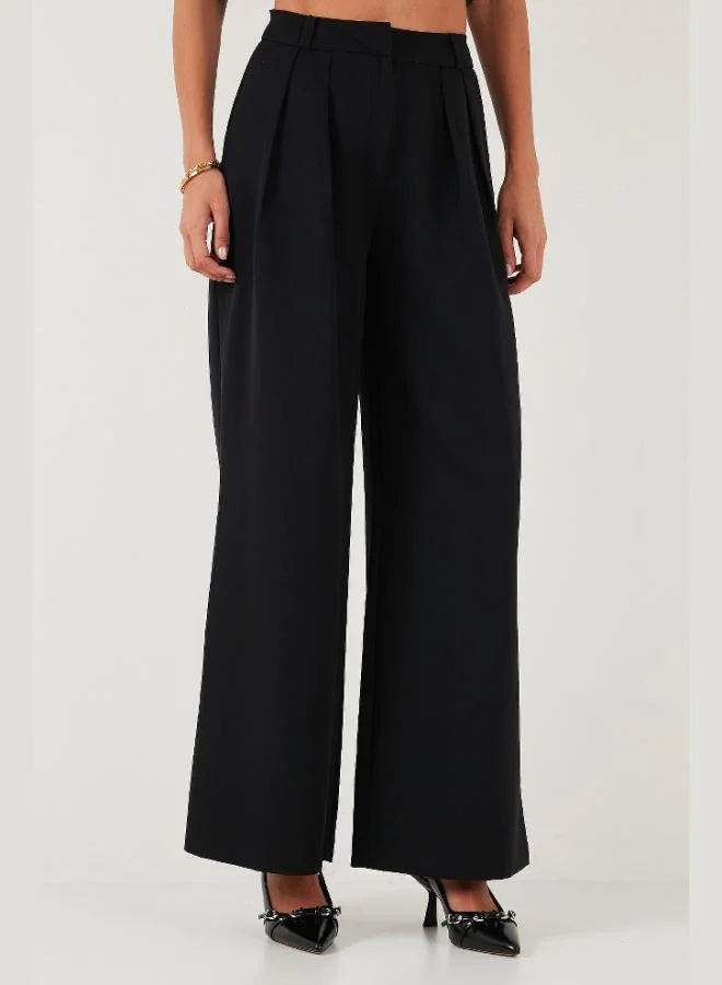 ليلا بنطلون نسائي واسع الساق بخصر مرتفع وتفاصيل قطيفة