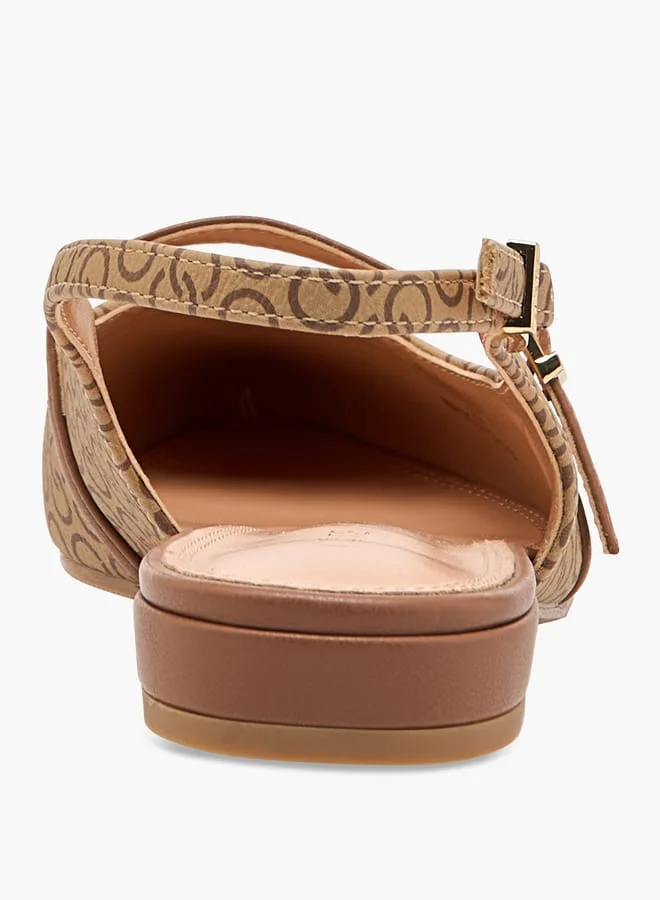 سيليست أحذية نسائية بحزام خلفي بطبعة شعار مع إغلاق بإبزيم