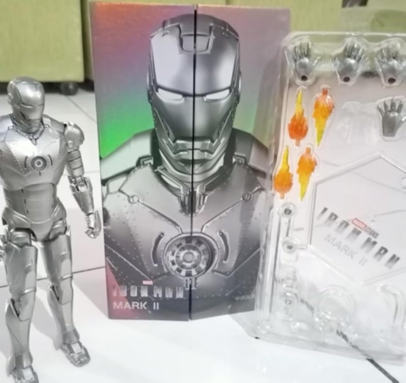 Marvel 1:10 Scale Iron Man Mark 2 Action Figure, 18 cm Height, Grey