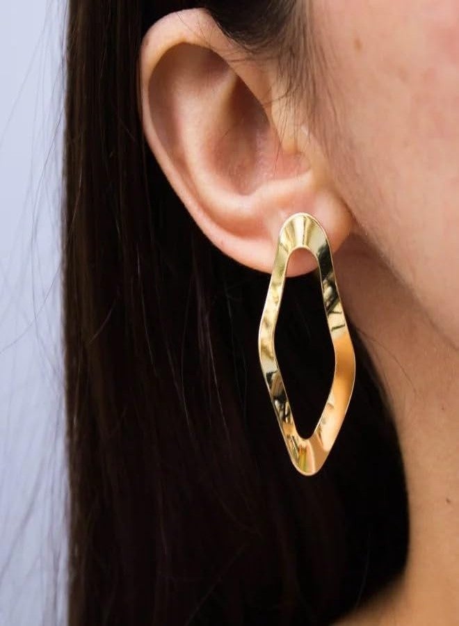 Aeoss Sculpted Wave Golden Hoop for Women and Girls Fashion | Party Earrings | Gift on any Occassion for women and Girls (Plain Gold) - Image 2