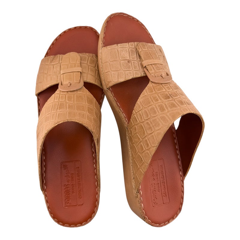 إيت صندل عربي يدوي الصنع للرجال من AET | شبشب رجالي خارجي | شبشب مفتوح من الأمام للاستخدام اليومي | جلد شامواه عربي أصلي مع إبزيم | تصميم جديد | نعل داخلي بلون بني فاتح | مريح وخفيف الوزن - Image 2