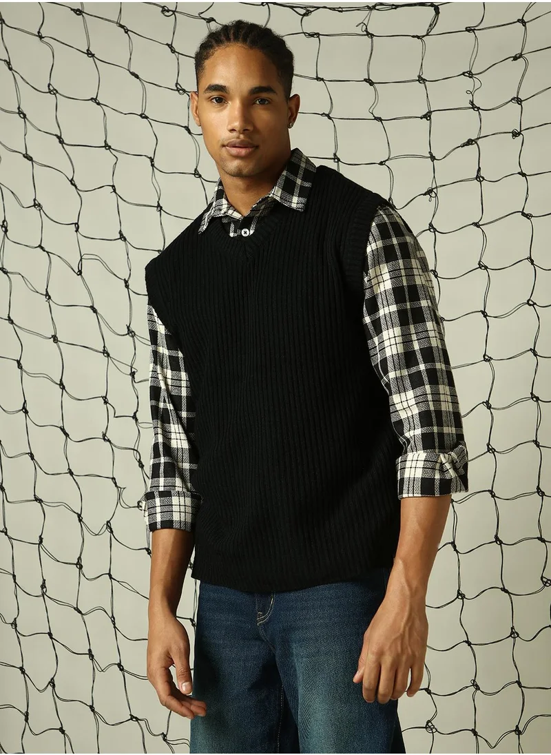 هوبرهولمي Men's Black 100% Acrylic Solid Relaxed Fit Sweater