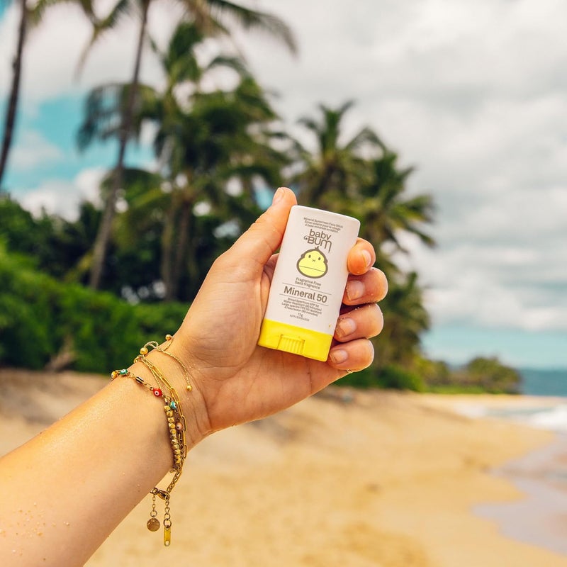 Sun Bum عصا واقي شمس معدني SPF 50 للأطفال - هاواي 104 متوافقة مع قانون العمل (بدون أوكتينوكسات وأوكسي بنزون) - حماية من الأشعة فوق البنفسجية UVA/UVB للوجه والجسم - خالية من العطور للبشرة الحساسة - حجم سفر - 0.45 أونصة - Image 3