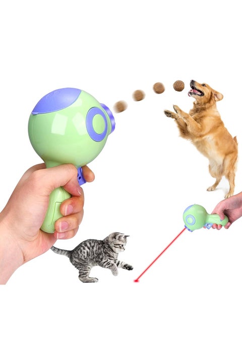 لعبة تفاعلية للكلاب بشكل مسدس تطلق المكافآت والليزر – لتحفيز اللعب والتدريب بطريقة ممتعة 🎯🐶