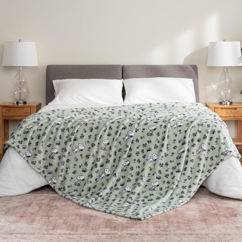 Berkshire Blanket Peanuts® VelvetLoft® Cute Character Snoopy Plush Blanket,Peanuts Snoopy & Woodstock New Flower and Bees Sage,Full/Queen 90 in x 90 in (Official Peanuts® Product) - Image 5