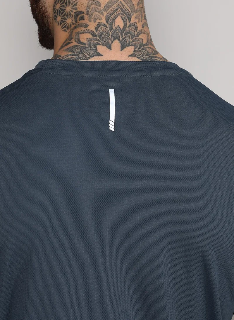 Campus Sutra Campus Sutra Men's Dark Grey Basic Activewear T-Shirt For Casual Wear | Crew Neck | Short Sleeve | Pull On Closure | Polyester Jersey T-Shirt Crafted With Comfort Fit For Everyday Wear