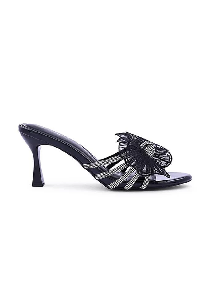 كابلي شباشب بكعب أنيقة لإطلالة عصرية